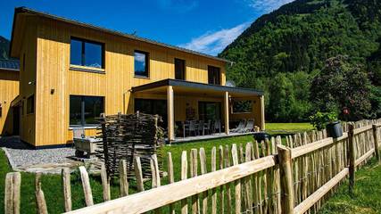 Ferienhaus für 8 Personen, mit Ausblick und Balkon sowie Garten, kinderfreundlich im Montafon