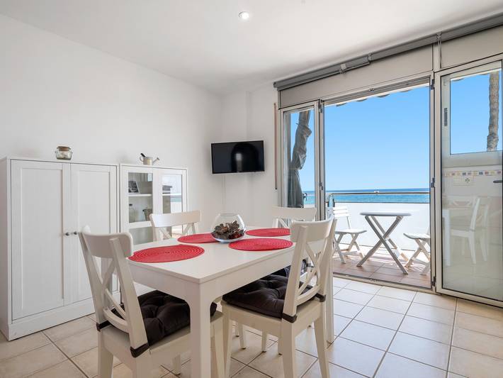Apartamento vacacional entero, Apartamento con terraza y vistas frontales mar in Platja de Baix a Mar (Torredembarra), Torredembarra