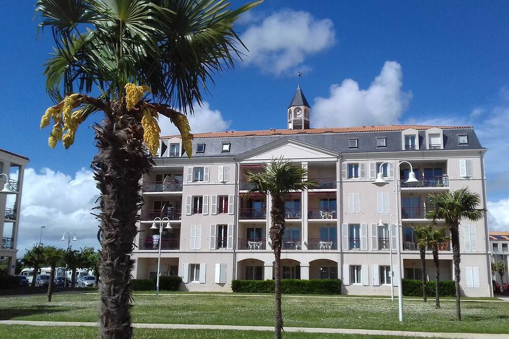 Appartement entier, Appartement T2 ( Curistes ou vacanciers)<br>Port de plaisance de Bougainville in Rochefort, Région de Rochefort