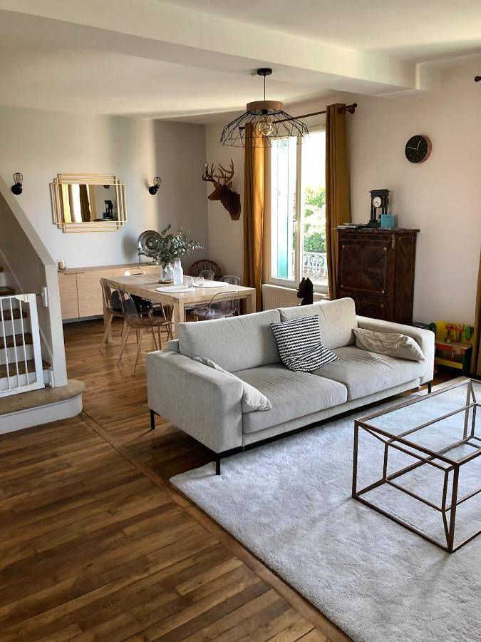 Location de vacances pour 11 personnes, avec vue et jardin, animaux acceptés à Massy