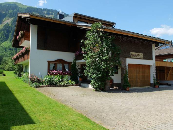 Ferienwohnung für 3 Personen, mit Sauna und Ausblick sowie Balkon, kinderfreundlich in Schoppernau