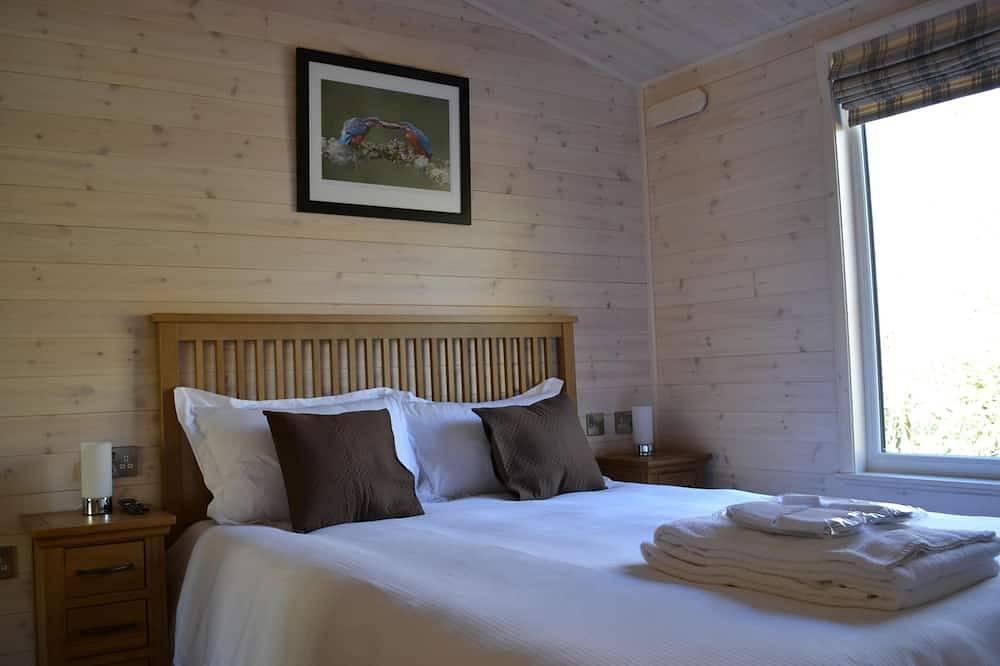Entire apartment, Kingfisher Luxury Lodge with Sauna and Hot Tub in Chinnor, Chiltern Hills