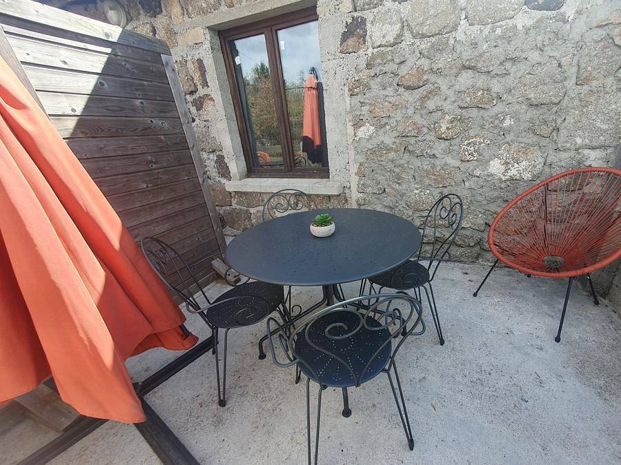 Camping Les Sous Bois du Lac - Landhaus 4 personen - F1D - Gite Terrasse anliegend in Chastanier, Mende und Umgebung