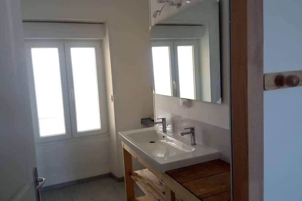 Appartement entier, Meublé Saint Cyr 4 personnes in La Rixouse, Parc naturel régional du Haut-Jura