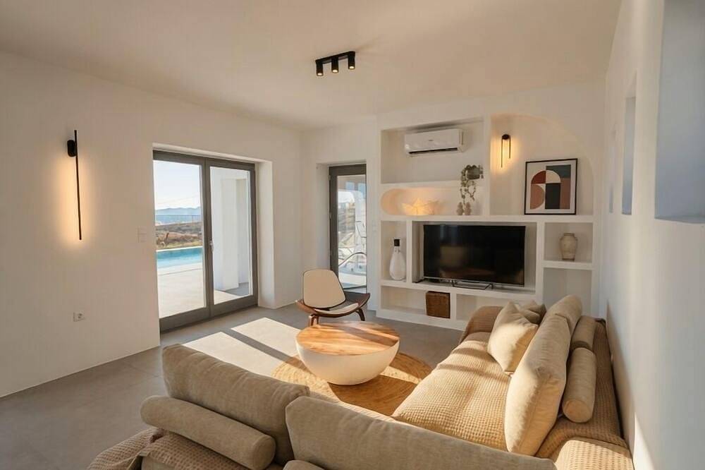 Faragas Hill Harmony Villa in Aliki, Paros