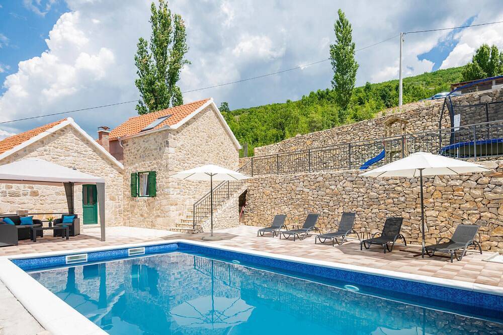 Prachtig huis in Ricice met uitzicht op. in Makarska Riviera