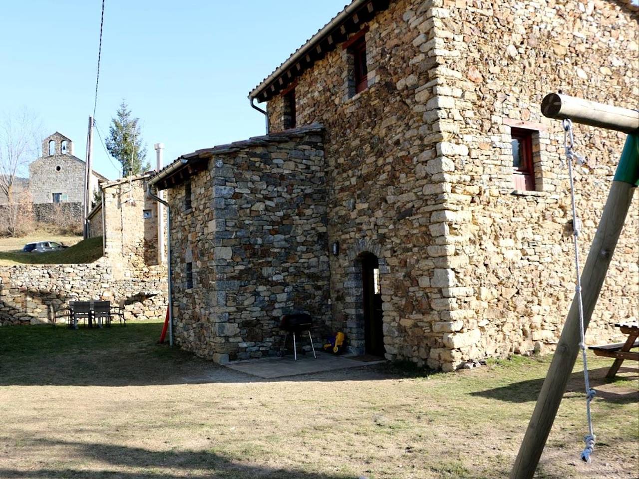 Independent house, private barbeque. Pardines Valley. Girona Pyrenees in Pardines, Catalan Pyrenees