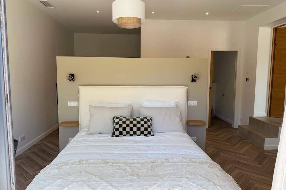 Apartamento entero, Villa Ambre - Tres Habitaciones Piso, Capacidad 6 in Le Rouret, Region de Cannes