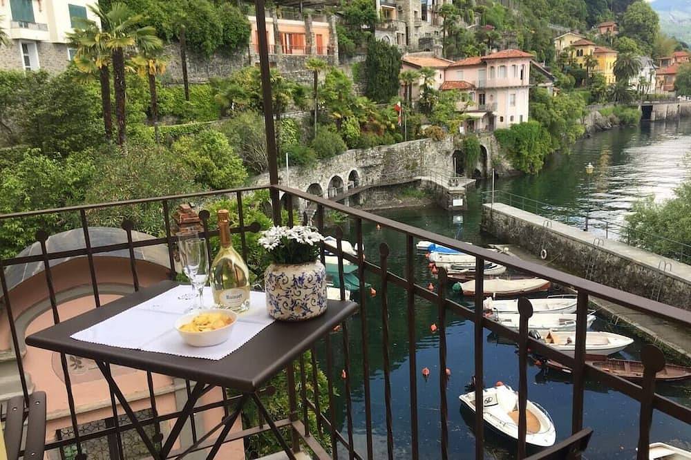 Casa al Vecchio Porto overlooking the ancient port in Cannero, Cannero Riviera