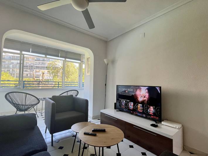 Apartamento entero, Nuevo y espacioso apartamento familiar de 3 dormitorios con piscina a 5 minutos in El Cabo de las Huertas, San Juan Playa (Alicante)