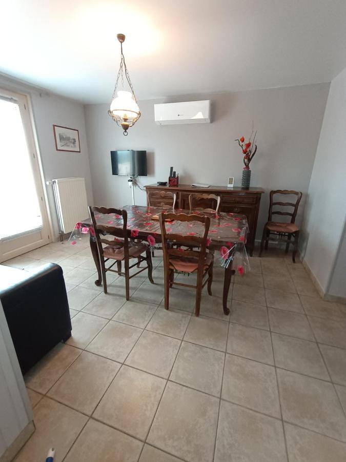 Appartement entier, One-Bedroom Apartment in Lapalisse, Région de Vichy