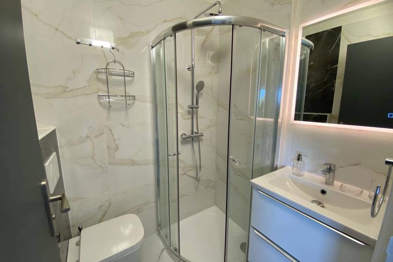 Ganze Wohnung, Ferienwohnung für 3 Personen mit Pool in Vallauris, Cannes und Umgebung