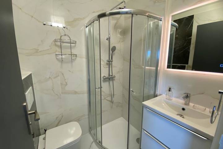 Gîte pour 2 personnes, avec piscine, adapté aux familles à Vallauris - 4