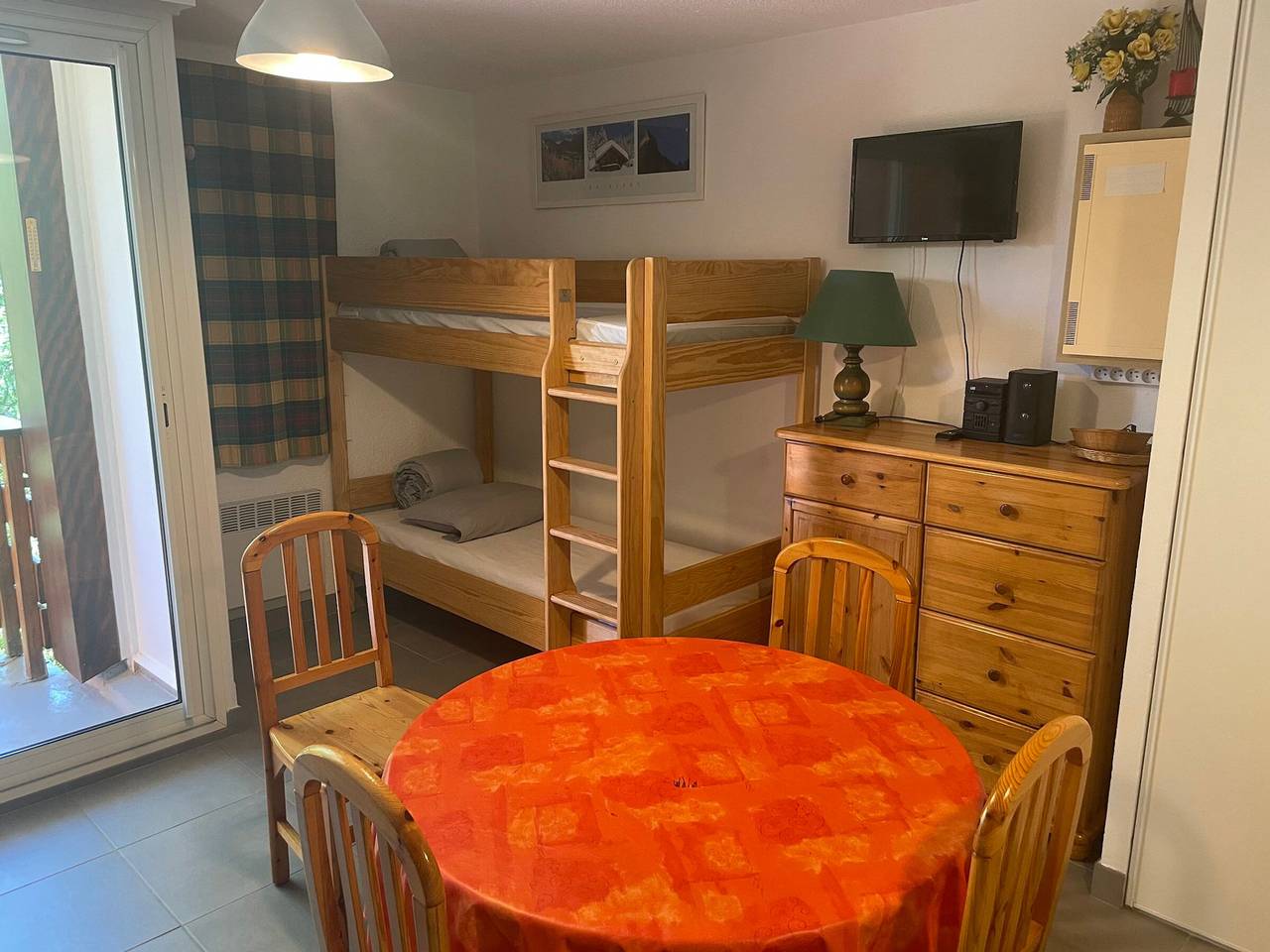 Entire studio, Cozy Studio with Balcony, Close to Slopes and Shops, Sleeps 3 - Rpp1 #129 in Orcières, Écrins National Park
