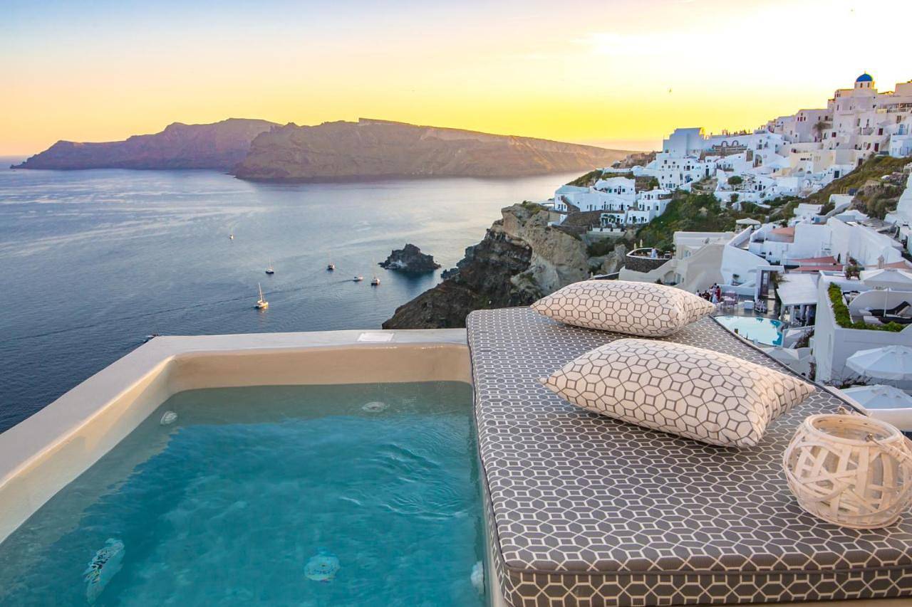 Kaleidoscope Cave Houses in Oia, Santorin