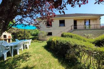 Gîte pour 8 personnes, avec jardin et balcon, animaux acceptés à Lanquais