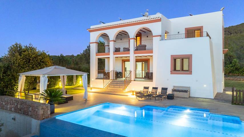 Agriturismo per 8 persone, con terrazza e giardino in Sant Antoni de Portmany