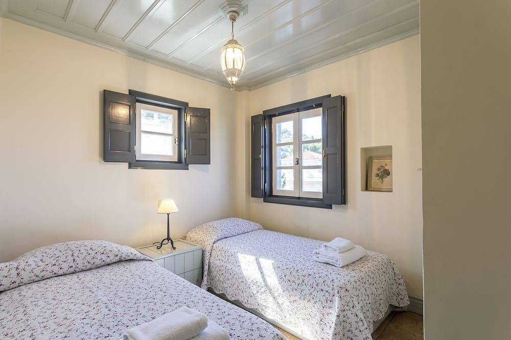 Spetses Villa Scirocco, Newly built villa w. private pool and panoramic sea view in Spetses City, Spetses
