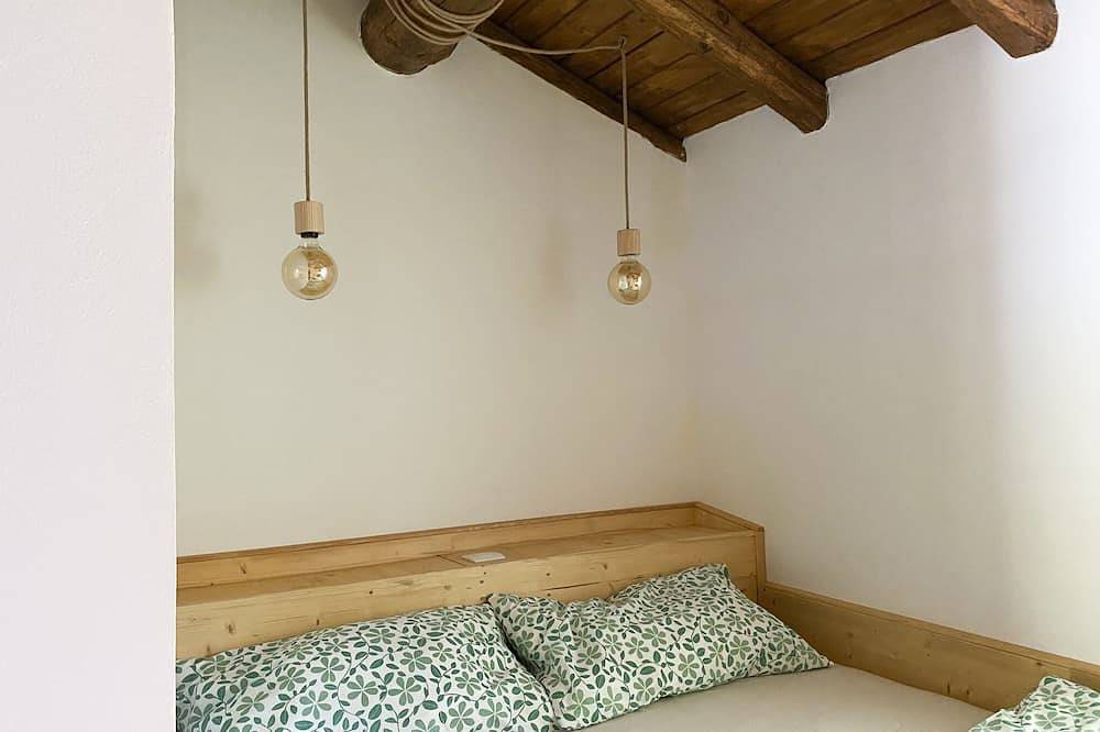 Ganze Wohnung, Cosy flat for nature lovers in the rustic mountain village of Livo on Lake Como in Livo, Comer See