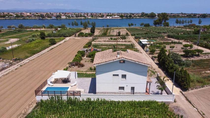Chalet para 7 personas, con jardín y piscina además de vistas al lago y vistas en Provincia de Tarragona - 3