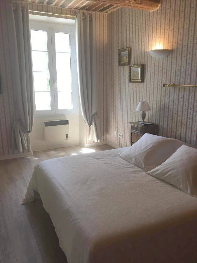 Large Double Room in La Bastide-des-Jourdans, Parc naturel régional du Luberon