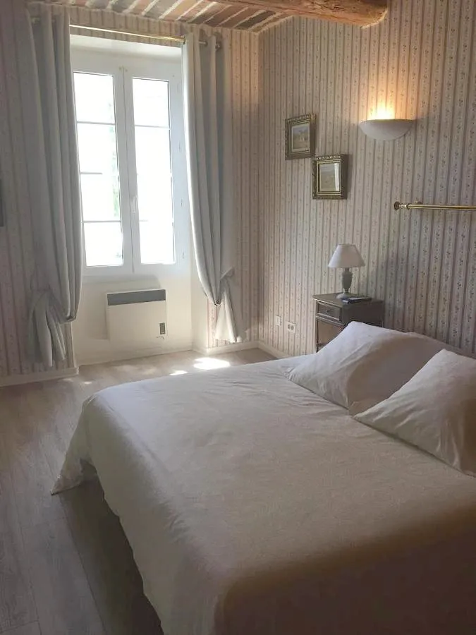 Alojamiento y desayuno para 2 personas, con terraza además de vistas y piscina - 1