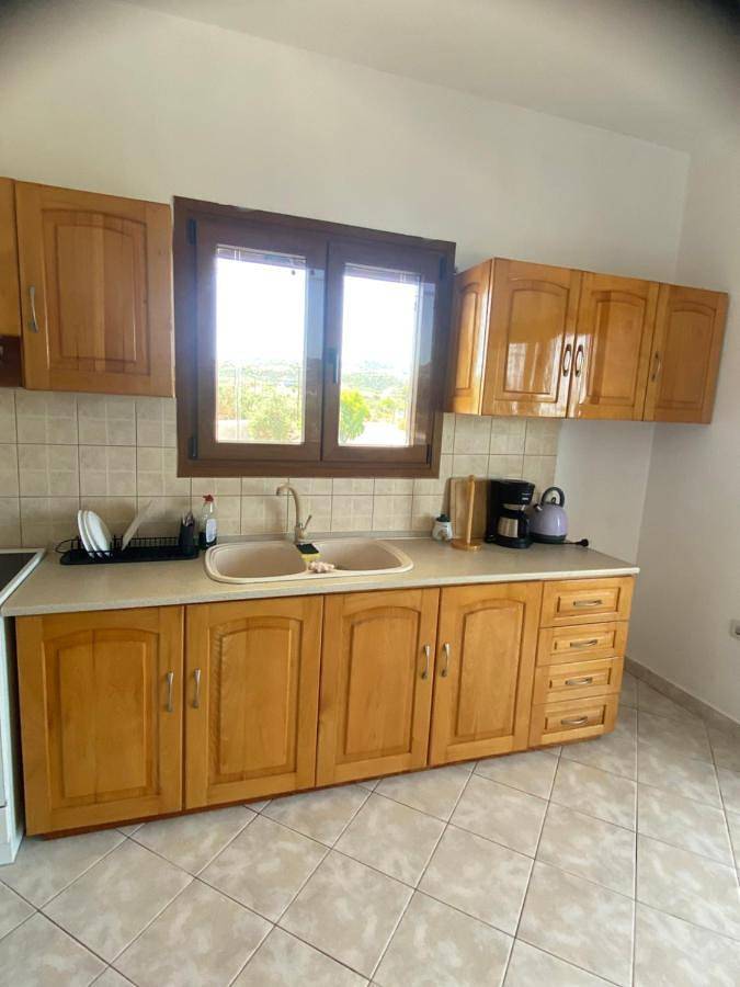 Gîte pour 4 personnes, avec Terrasse ainsi que Jardin et Vue dans Ormos Panagias - 3