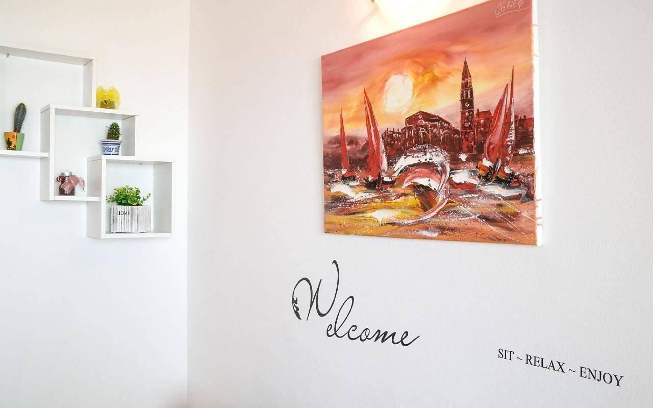 Ganze Ferienwohnung, Schöne Wohnung in Savudrija mit Möblierter Terrasse und Meerblick in Savudrija, Umag und Umgebung