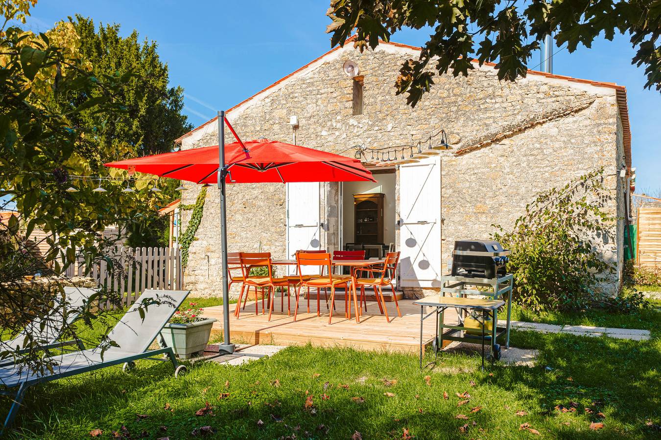 Gîte 'La Grange Hulotte' avec Terrasse Privée, Jardin Partagé et Wi-Fi in Chaillé-les-Marais, Fontenay-le-Comte