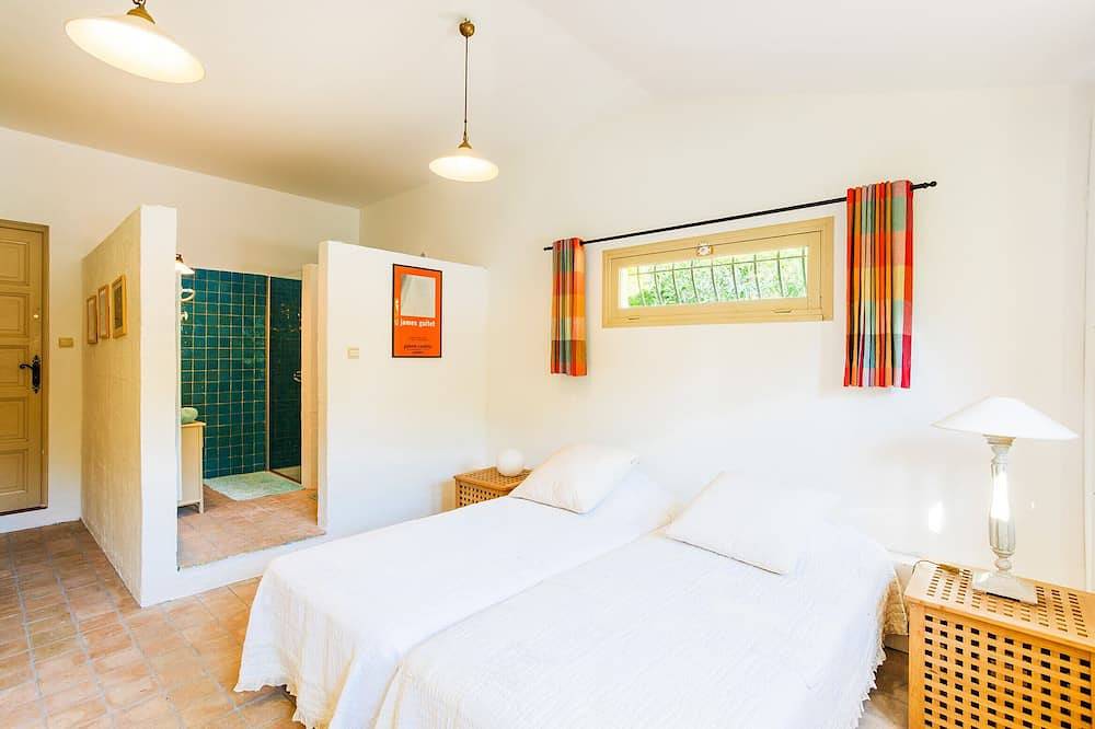 Villa Les Feuillets  Vi4250 by Riviera Holiday Hom in Roquefort-les-Pins, Region de Cannes