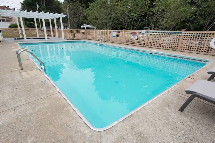 Vacation house for 6 people, with hot tub and sauna as well as balcony in Maine