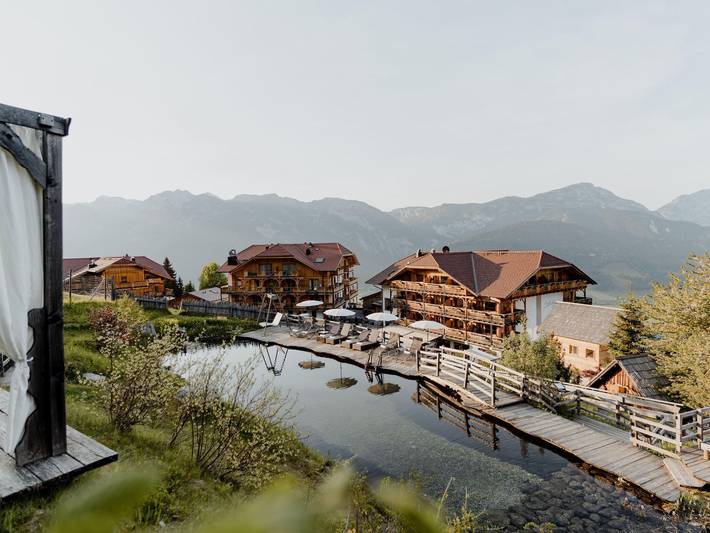 Hotel für 3 Personen, mit Terrasse und Whirlpool sowie Garten und Pool in Haus