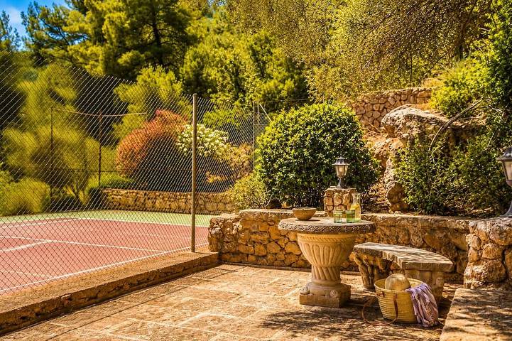 Villacolina – Pool, Tennis & Breathtaking Views in Ses Rotgetes de Canet, Esporles