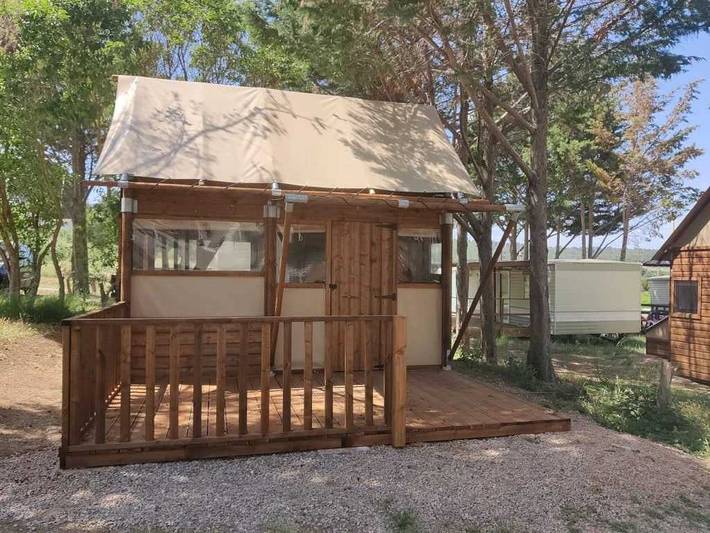 Cabaña de madera para 4 personas, con piscina y terraza - 1