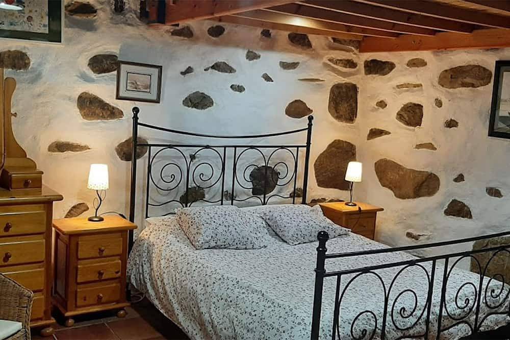 Peace and quiet in the mountains with sea views in Agüimes, Gran Canaria Este