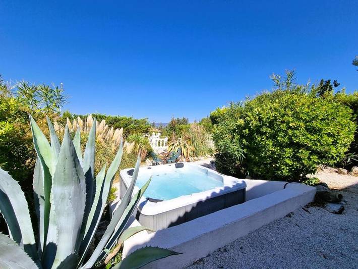 Location de vacances pour 6 personnes, avec piscine ainsi que jardin et terrasse à Oupia - 3