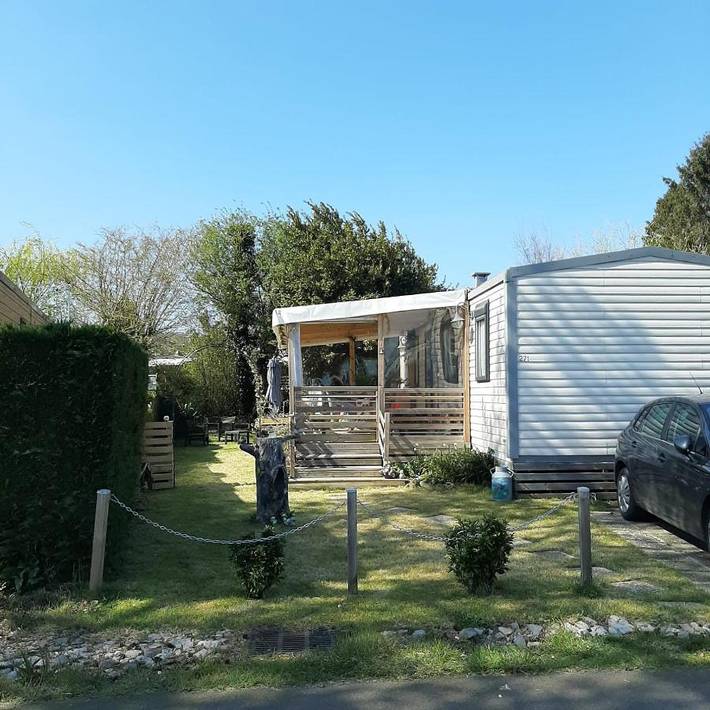 Camping pour 6 personnes, avec Jacuzzi et Terrasse ainsi que Jardin et Piscine