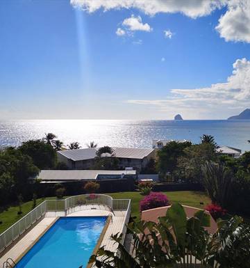 Gîte pour 3 personnes, avec piscine ainsi que vue et jardin dans Anse Mabouyas