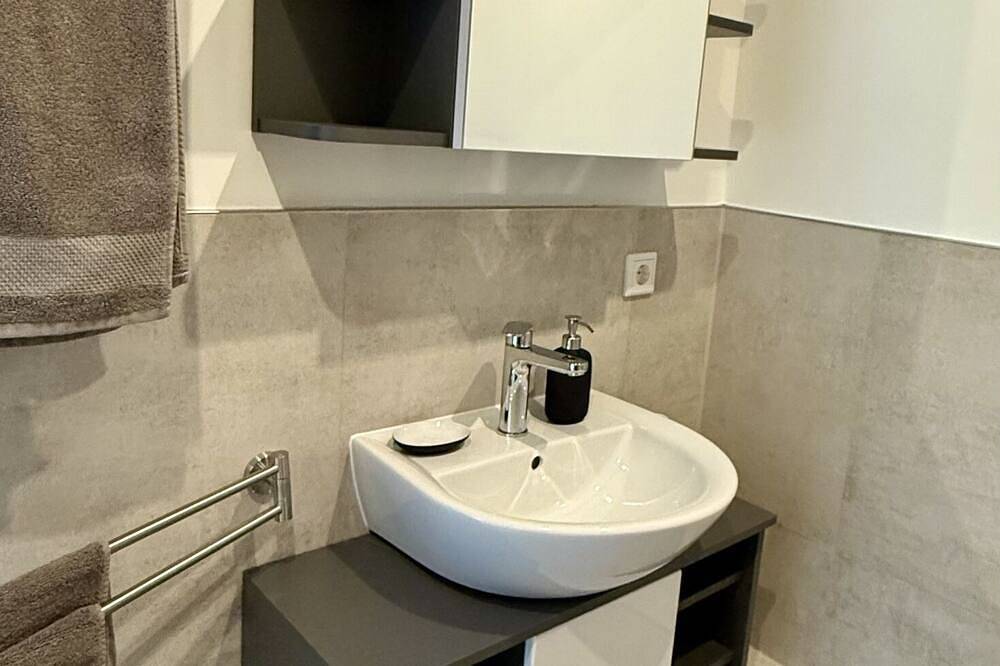 Ganze Wohnung, Studio-Apartment No. 5 in Phantasialand, Brühl