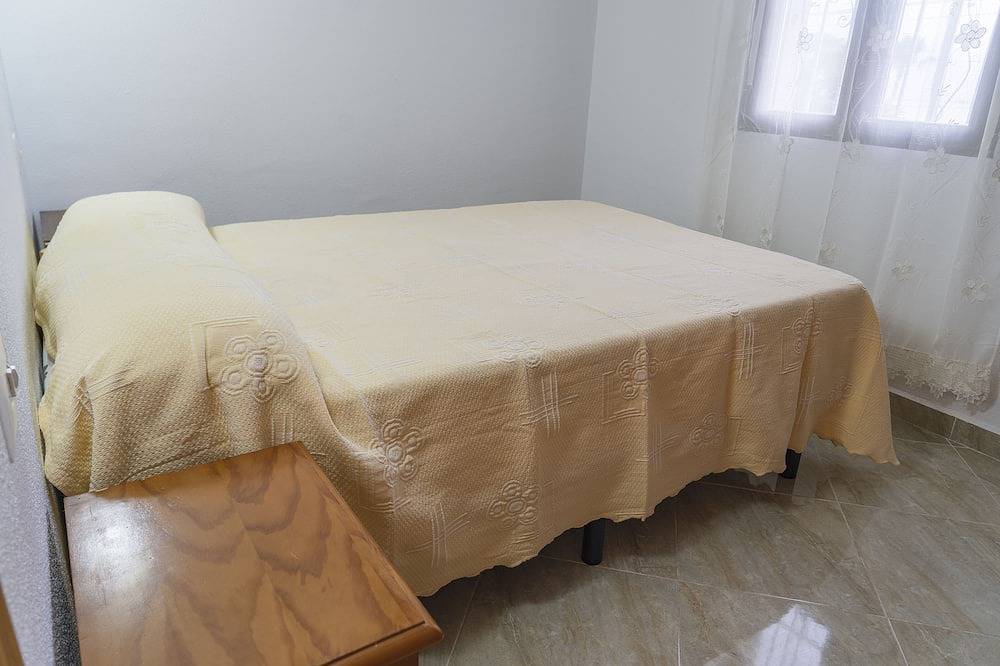 Villa redone, swimming pool, jacuzzi, sea view 4 bdr 2 bath / calm assured in la Nucia, Costa Blanca