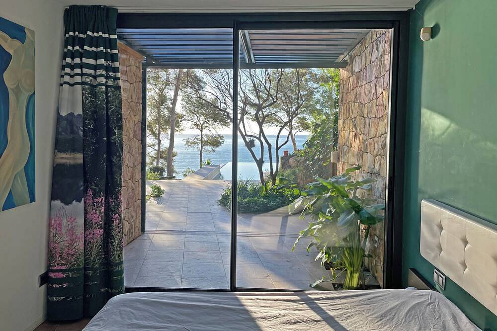 Luxury Seafront Villa • Infinity Pool - Walk to Beach in Platja de la Mora (Tarragona), Tarragona