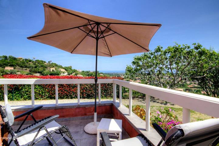 Gîte pour 2 personnes, avec Terrasse ainsi que Jardin et Vue dans Folelli - 2