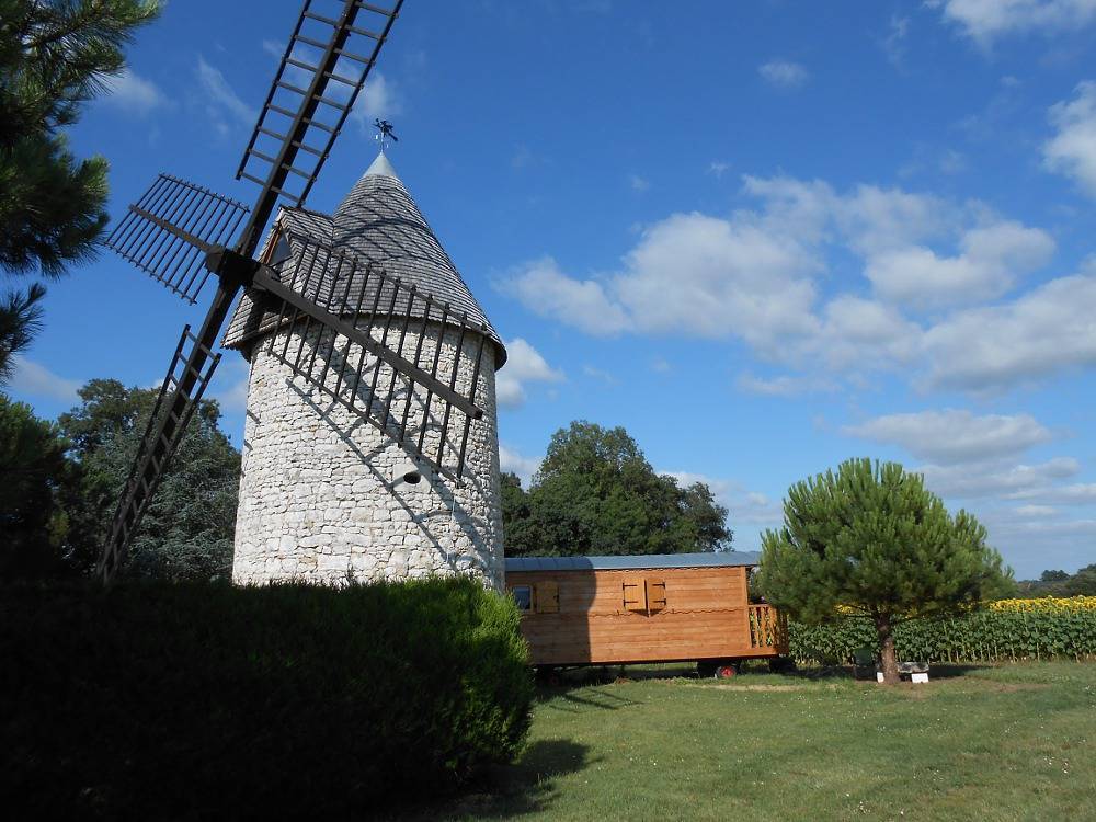 La Roulotte du Vieux Moulin - Roulotte in Grézac, Région de Saintes