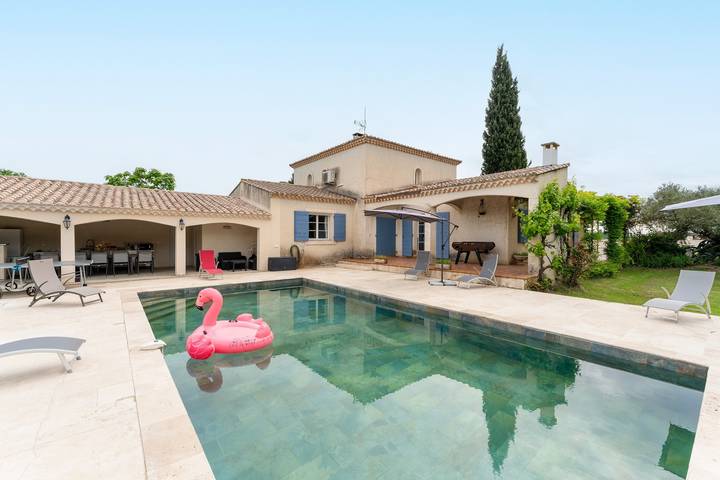 Location de vacances pour 8 personnes, avec Jardin à Saint-Étienne-du-Grès