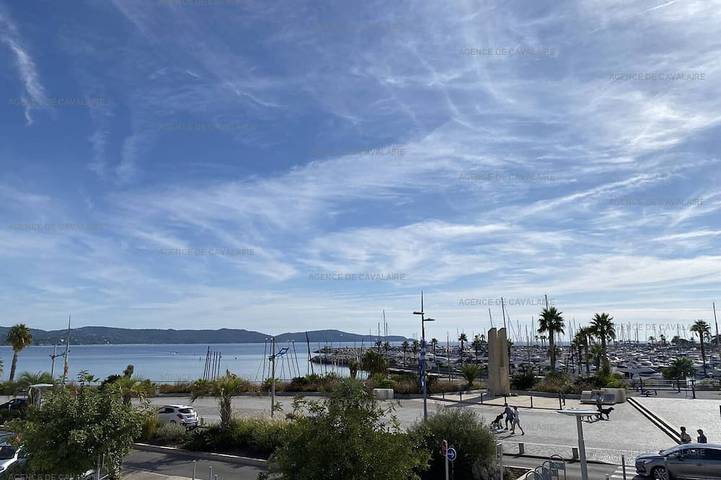 Gîte pour 6 personnes, avec piscine dans Office De Tourisme Cavalaire