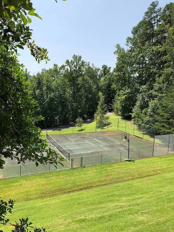 Geräumige bewaldete Rückzugsort Schritte vom Lake Keowee! In der Nähe von Clemson! in Lake Keowee