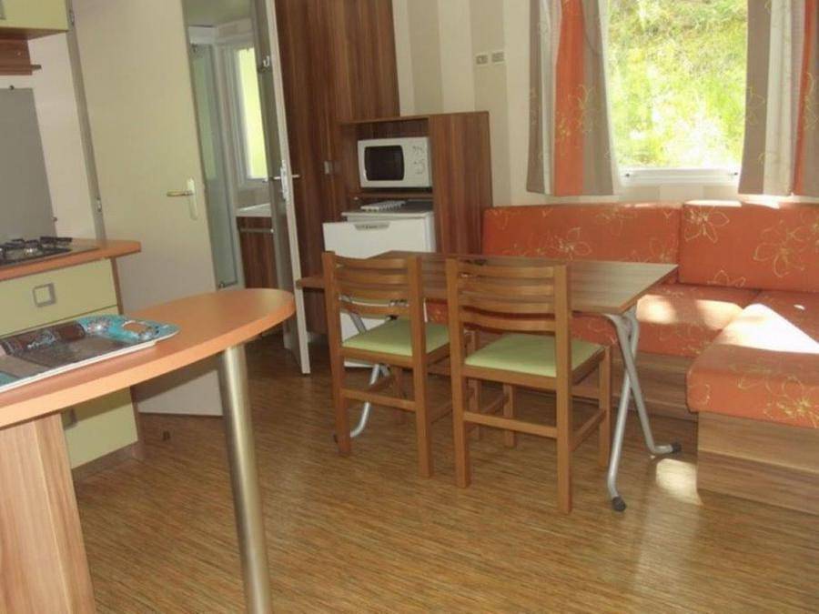 Camping Domaine du Lac - Mobilhome 5 personnes - Mobil Home 2 chambres 5 personnes sans Clim in Plazac, Périgord Noir