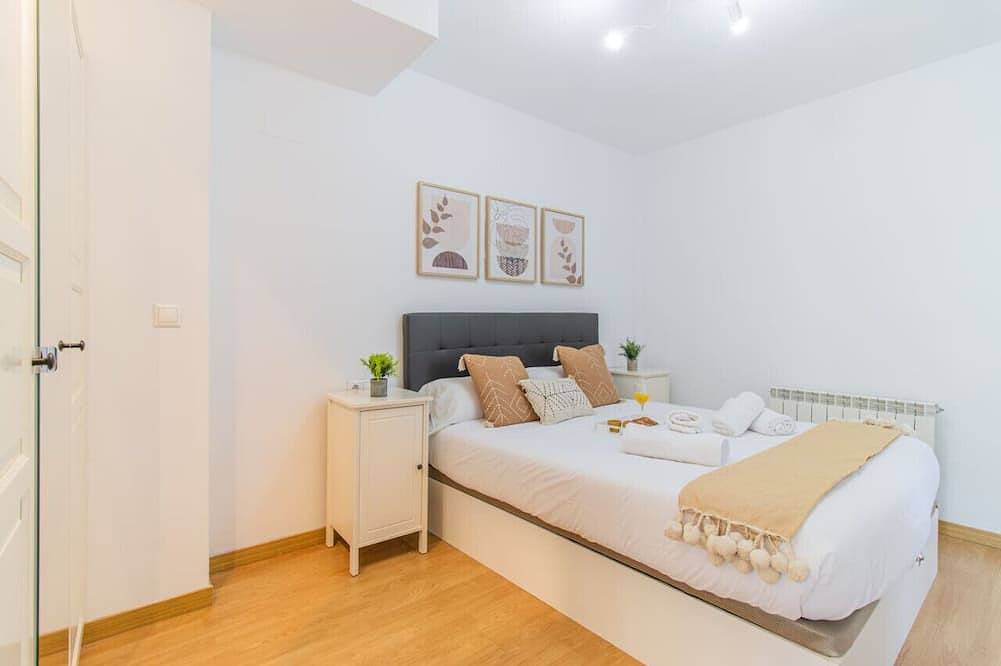 Entire apartment, Penthouse Pyrinees Terrace Parking & Storage in Sabiñánigo, Spanish Pyrenees