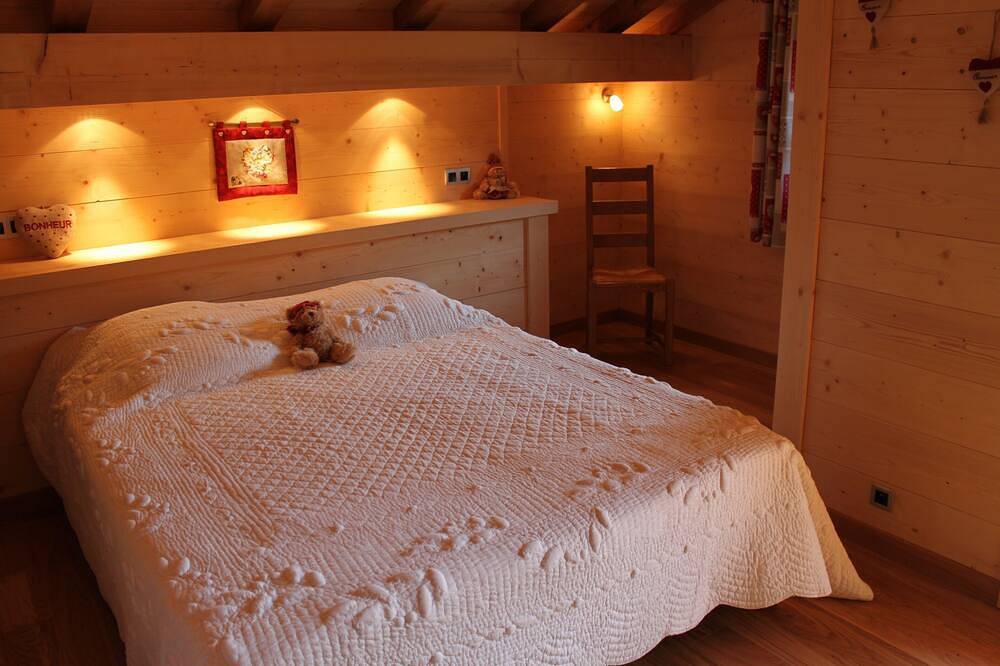 Chalet tout confort avec magnifique vue sur la chaine des aravis, spa in Le Grand-Bornand, Région d'Annecy