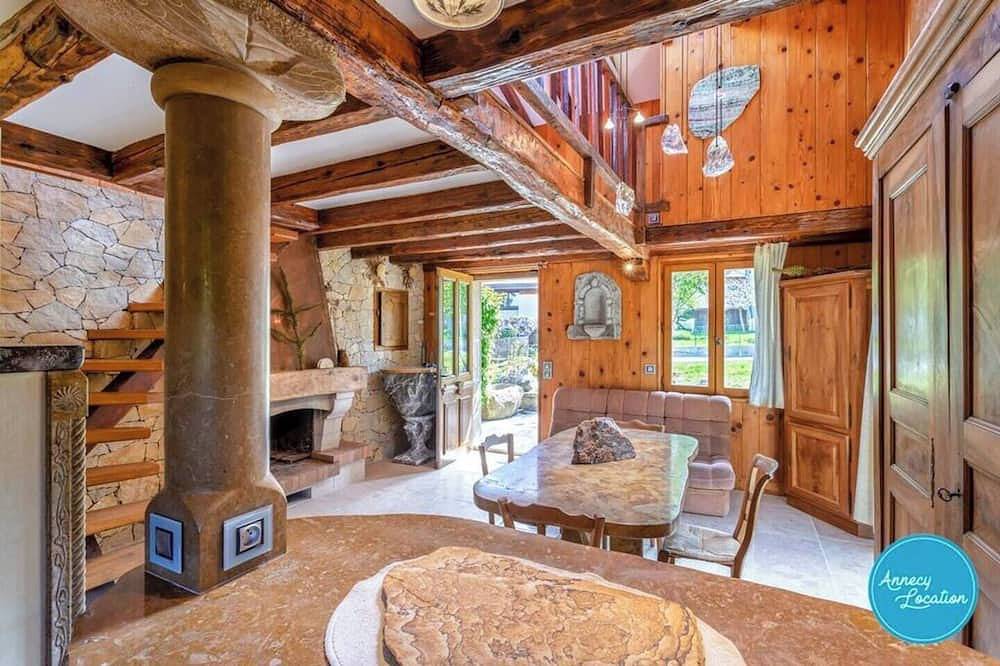 Le Rutil - House between Lake and Mountains. in Talloires-Montmin, Annecy region